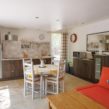 Ferienwohnung L'Etang Des Cigales Uchaux Exterior foto